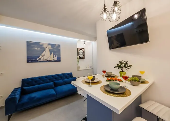 Angels-split **** Apartment