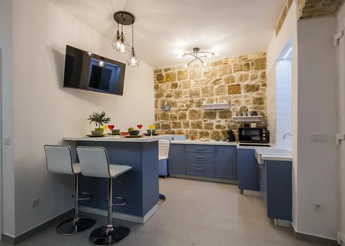 Apartment Angels-split **** *