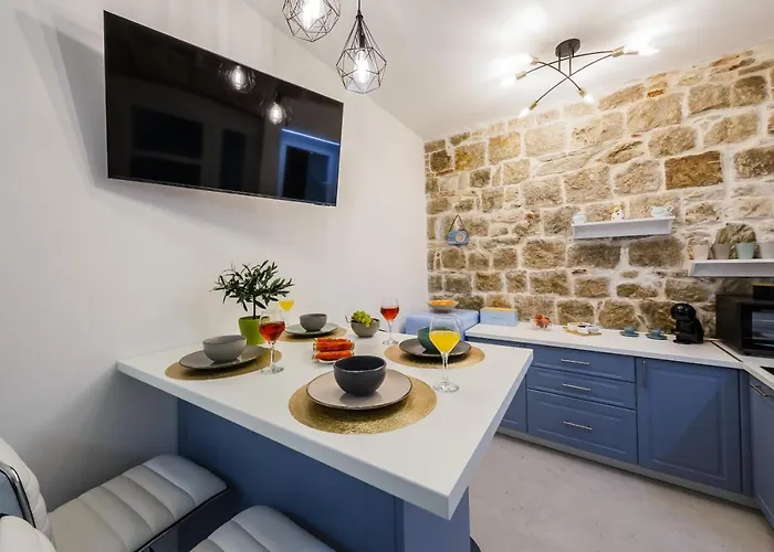 Angels-split **** Apartment