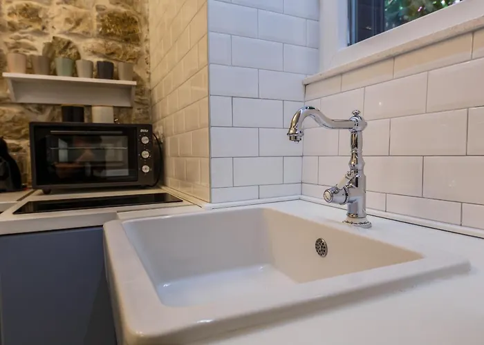 Angels-split **** Apartment