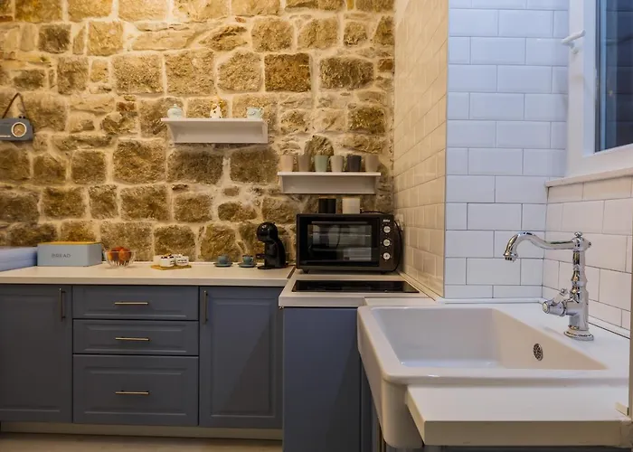 Apartment Angels-split **** *