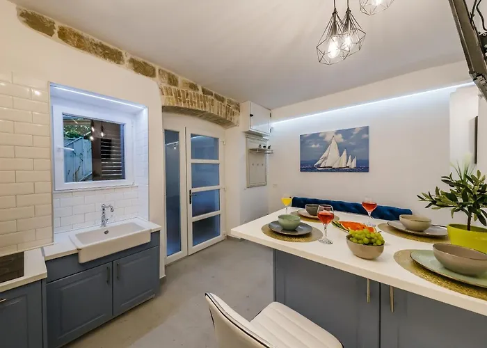 Apartment Angels-split ****